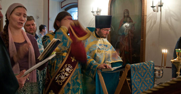 2012-08-28_service_dormition-of-the-mother-of-god_w700-h365